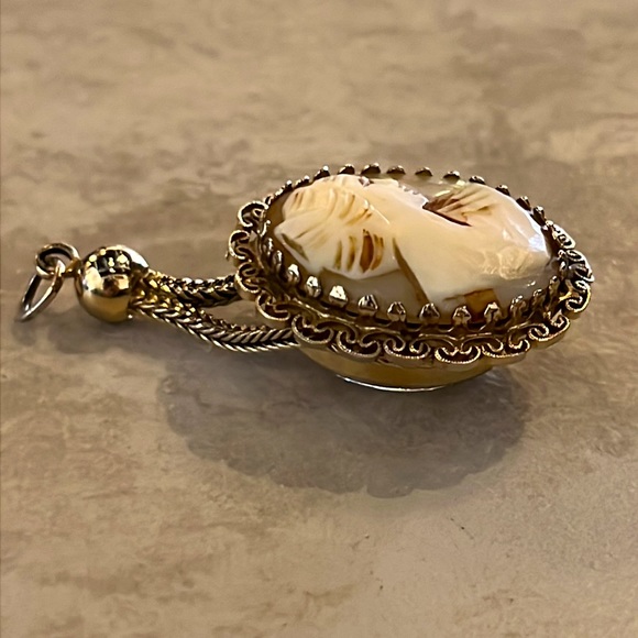 𝐕𝐓𝐆 𝐂𝐀𝐑𝐕𝐄𝐃 𝐂𝐀𝐌𝐄𝐎 𝐓𝐖𝐎 𝐒𝐈𝐃𝐄𝐃 𝐖𝐀𝐓𝐂𝐇 𝐏𝐄𝐍𝐃𝐀𝐍𝐓 - Picture 4 of 14